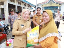 Bupati Waykanan Hadiri Pembukaan Kegiatan Operasi Pasar Murah di Kantor Camat Banjit