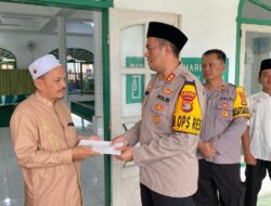 Kapolres Waykanan AKBP Adanan Berikan Tali Asih Untuk Anak Yatim dan Ponpes