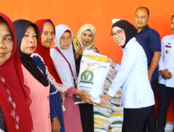 Bupati Ayu Asalasiyah Luncurkan Penyaluran Bantuan Pangan Periode Juni–Juli 2025