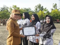 Peringati Hardiknas 2026, Pemkab Way Kanan Berikan Penghargaan kepada Lima Guru Teladan