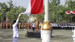 Bupati Ayu Asalasiyah Pimpin Upacara Hardiknas 2026