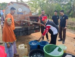 BPBD dan PMI Serta Kejari Way Kanan Salurkan Bantuan Air Bersih di Kecamatan Blambangan Umpu